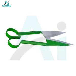 Tijeras para ovejas de doble arco tradicionales ALMAC con cuchillas afiladas construidas para un rendimiento duradero en el aseo manual del ganado - Product Image 4