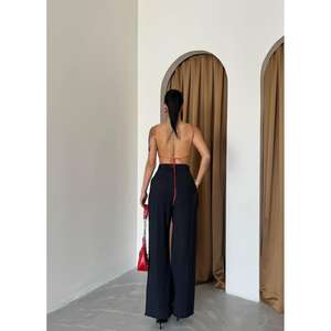 กางเกงขายาวสีดำทรงหลวมเอวสูงมีจีบและกระเป๋าผ้าแคนวาส - Product Image 2