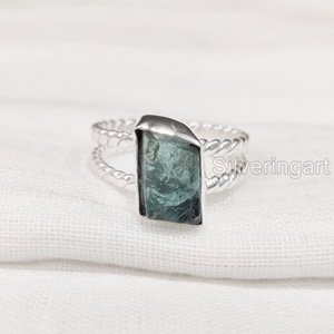 Nouvelle bague exclusive pour femme en pierre brute, apatite bleue naturelle, avec fil en argent sterling 925, idéale pour Noël - Product Image 1