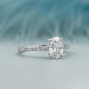 Anillo de Compromiso con Diamante Cultivado en Laboratorio Certificado por IGI, Corte Ovalado con Engaste de 4 Puntas, Hermosa Alianza de Boda - Product Image 2