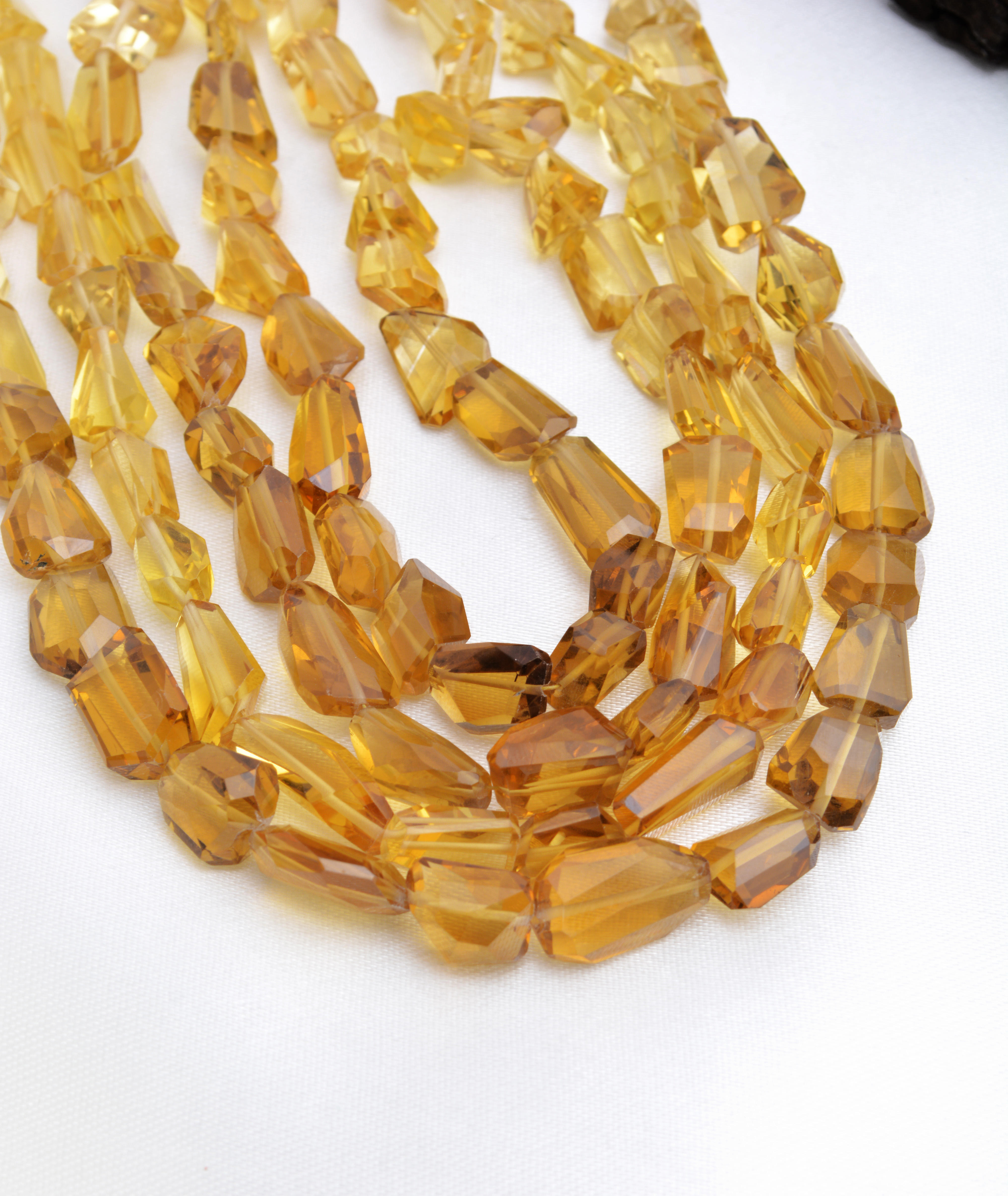 สีเหลือง