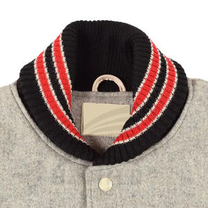 Chaqueta de lana de cuero Varsity Letterman para hombre y mujer con logotipo bordado personalizado, venta al por mayor, decoración de botones de temporada de invierno - Product Image 4