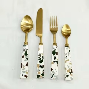 ชุดช้อนส้อมมีดด้ามขัดหินอ่อนทรงสี่เหลี่ยมดีไซน์ใหม่ทำจากสเตนเลสสตีล - Product Image 1