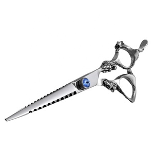 Ciseaux de coiffure professionnels en acier inoxydable avec poignée Dragon, lames droites et aiguisées avec repose-doigts pour usage en salon - Product Image 1