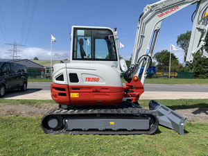 รถขุดขนาดเล็ก Takeuchi TB325R ขายตรงจากโรงงาน คุณภาพสูง พร้อมมอเตอร์แบบตีนตะขาบ ปั๊มไฮดรอลิก KYB แรงบิดสูง สำหรับงานดิน - Product Image 1