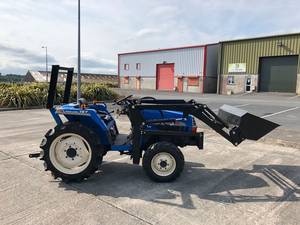 Tracteur compact LANDHOPE TU197F 19HP 4WD + NOUVEAU chargeur frontal |   1.3L 3 cylindres Diesel |   Direction assistée |   9F/3R |   Capacité de levage de 300 kg - Product Image 5