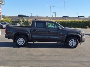 OFFRE EXCEPTIONNELLE VENTE AUX ENTIÈREMENTS 2024 Toyota Tacoma SR5 Double Cab RWD Pick-up 4X2 Véhicule Tout-Terrain - Product Image 1