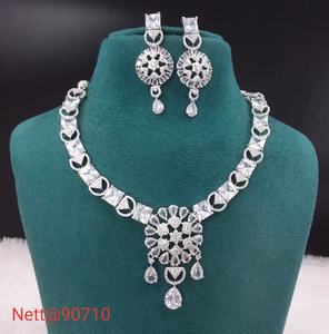 Elegante conjunto de collar AD para mujer con un diseño elegante adecuado para bodas y todos los eventos étnicos - Product Image 5
