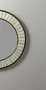 Cadre de couronne florale de miroir décoratif moderne en incrustation d'os fait à la main par un artisan de concepteur pour la décoration intérieure - Product Image 2