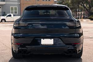 Cayenne GTS Coupé 2021 Inspecté, V8 Bi-Turbo, Transmission Intégrale, Pack Premium Plus, Provenance Climat Chaud - Product Image 3