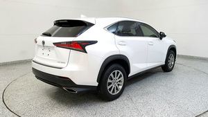 รถยนต์มือสองสภาพดี ปี 2021 LEXXUNXSUV 300 FWD 235 แรงม้า เกียร์อัตโนมัติ - Product Image 4