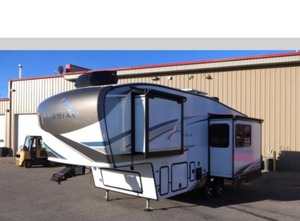 Caravane tout-terrain moderne Keystone RV Arcadia Super Lite 242SLMD 2025 tendance, suspension indépendante, légère, 4x4 - Product Image 6
