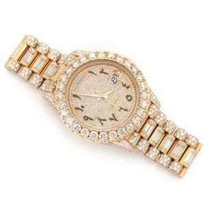 BGJ Full Diamond Pave Iced Out Gold Tone Reloj Números arábigos Fecha Movimiento de cuarzo Reloj de pulsera de lujo - Product Image 3