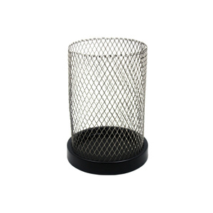 Bougeoirs coniques en aluminium couleur or au design moderne de différentes tailles pour la décoration de table de mariage et de maison. - Product Image 6