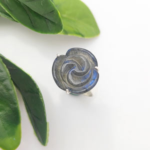 แหวนแกะสลักหินลาบราดอไรต์ธรรมชาติทำมือสำหรับผู้หญิงแหวนสายรัดตรง - Product Image 3