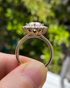 แหวนหมั้นทรงกลมประดับเพชรแล็บโกรว์ ดีไซน์ลายดอกไม้ แหวนทองคำแท้ 14k ความใส E/VS เครื่องประดับชั้นดี - Product Image 3