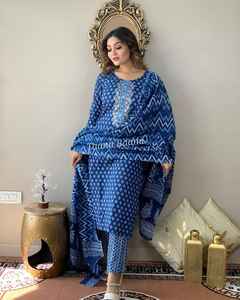 Conjunto de traje sencillo de la mejor calidad para mujer Salwar Kameez Impresión digital con conjunto de traje de algodón Dupatta Listo a precio mayorista - Product Image 1