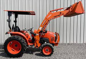 Modèle de tracteur 2022 33hp Kubota L3301 assez utilisé avec chargeur frontal attaché - Product Image 4