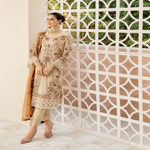 Robe Panjabi pakistanaise brodée en mousseline de soie pour femme Costume Salwar Kameez trois pièces conçu par Ramsha Vol A-9 - Product Image 5