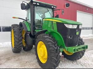 Tracteur à roues John Deeere 7230R avec moteur de pompe, boîte de vitesses et composants de roulement durables - Product Image 4