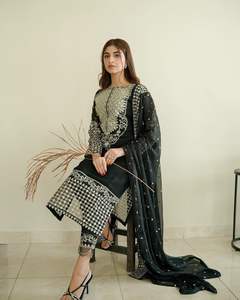 Dernier Designer Lourd Faux Georgette Broderie Séquence Travail Kurti Set Par Fab Zone - Product Image 2