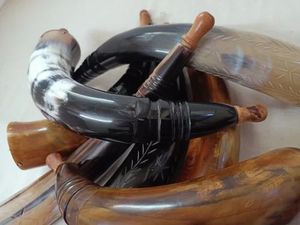 เขาควายวัวเป่าสงครามพร้อมสายหนังแท้สไตล์สัตว์เขาสงคราม - Product Image 2