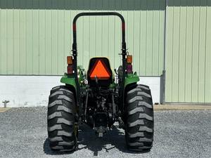 รถแทรกเตอร์ล้อยาง 4 ล้อ ปี 2009 รุ่น 4320 เครื่องยนต์ดีเซลขนาดเล็ก 100 แรงม้า ตัวเลือกเครื่องยนต์ ปั๊มหลัก กล่องเกียร์ ลูกปืน ชุดเกียร์ - Product Image 4