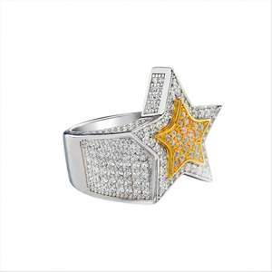 Fabriquée à la perfection, cette bague Hip Hop pour homme présente des diamants éblouissants de taille ronde en argent sterling 925 - Product Image 2