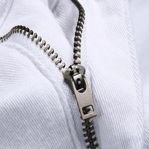 New White Denim Jean Shorts 100% Algodón Estilo desgastado Método de tejido de punto para el verano - Product Image 6