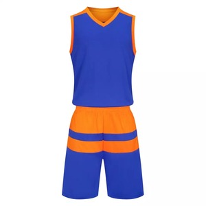 Uniforme de baloncesto con sublimación deportiva de alta calidad con logotipo personalizado a bajo precio | Kit de uniforme de baloncesto para hombre de nuevo estilo y diseño - Product Image 4