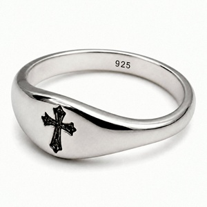Bague Croix Gravée, Argent Sterling 925, Bijou de Foi Chrétienne - Product Image 1