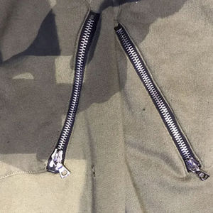 Sudadera con Capucha Negra con Bordado Desgastado 2025, Sudadera Holgada de Gran Peso con Lavado Ácido Desteñido al Sol para Unisex - Product Image 4