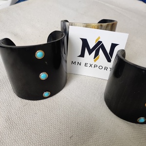 Brazaletes de Cuerno Natural Hechos a Mano, Pulseras de Cuerno Ecológicas, Accesorios de Moda Sostenible - Product Image 1