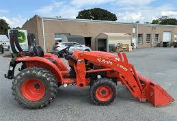 Tractor utilitario compacto Kubota L3200D 4WD rojo usado con cargador frontal en venta - Product Image 4