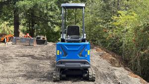 LIVRAISON GRATUITE CFG DM20 MINI-EXCAVATRICE 13,5 CV, commande pilote, bras oscillant, lame de 50 pouces, godet de 16 pouces, homologuée EPA CE, pouce hydraulique - Product Image 4