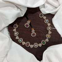 Primer Lanzamiento: Conjunto Clásico Étnico de Collar y Pendientes para Novia, India Pakistán, Latón con Detalles de Perlas, Acero Inoxidable, Plata y Cristal