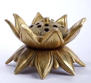 Nouveau design de porte-encens en laiton en forme de lotus Brûleur d'encens en métal pour la maison et l'utilisation décorative religieuse Brûleur d'encens en laiton - Product Image 1