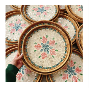 Bandeja de Ratán con Incrustaciones de Nácar Hecha a Mano, Elegante Bandeja de Servicio con Mosaico para Hogares Modernos Bohemios, Centro de Mesa Decorativo Redondo - Product Image 2