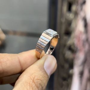 Anillo de diamante natural de corte brillante redondo de oro sólido de 14 quilates y 18 quilates para hombre con diamante blanco Color G y evaluación de terceros - Product Image 3