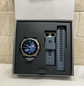 Garmins Fenix 8 51 mm AMOLED Zafiro Titanio con Correa de Cuero, Nylon y Titanio - Product Image 3