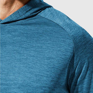 T-shirt à capuche décontracté 100 % polyester léger à manches longues pour homme - Respirant et écologique, coupe classique pour l'été - Product Image 6