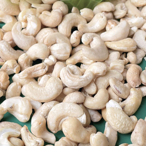 Fournisseur de confiance des noix de cajou crues du Vietnam noix de cajou du Vietnam noix de cajou cassées de Santigo Vietnam - Product Image 1