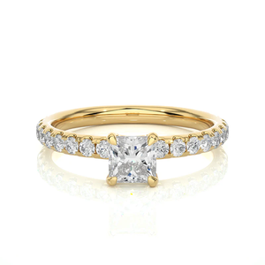 Anillo de Compromiso de Moissanita con Corte Princesa de 1.50 Ct en Oro Amarillo con Acentos, Elegante y Duradero - Product Image 1