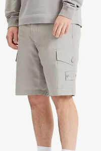 Pantalón corto cargo gris claro para banda de cintura elástica y cuatro bolsillos cortos y tela muy suave para mayor comodidad y uso casual moda - Product Image 2