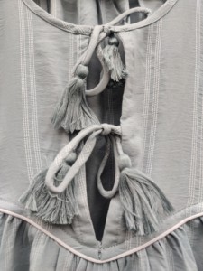 ชุดเดรสสไตล์เกาหลีโบโฮทำด้วยมือสำหรับผู้หญิงผ้าฝ้ายโพลีเอสเตอร์น้ำหนักเบาคอเชือกผูกลึกสไตล์ใหม่ลายดอกไม้แขนเสื้อ - Product Image 5