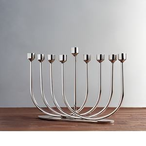 Elegante Menorah pulida brillante de latón, Menorah de diseño de lujo para accesorios de vajilla, portavelas a precio atractivo - Product Image 6