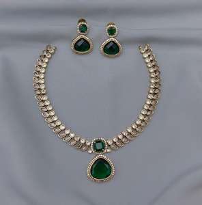 ชุดสร้อยคอทองเหลืองเคลือบด้านสีทองหรูหรา ประดับด้วยเพชร CZ สำหรับผู้หญิง เครื่องประดับเจ้าสาว ประดับด้วยเพชรคิวบิกเซอร์โคเนีย เหมาะสำหรับงานปาร์ตี้และงานเลี้ยง - Product Image 5