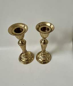 Bougeoirs élégants en laiton couleur or - Product Image 3