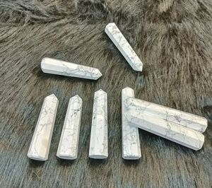 Torre de Cristal de Howlite Pulida a Mano, Punta de Piedra Preciosa Blanca para Reiki, Equilibrio de Chakras, Decoración del Hogar Feng Shui y Regalo de Boda - Product Image 3