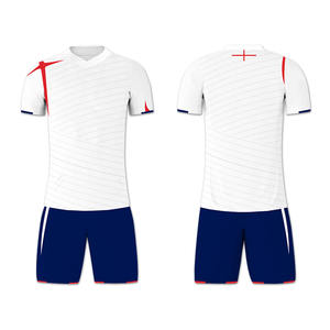 Kit de football personnalisé pour hommes Maillot et short de football léger et respirant avec impression du logo OEM et fourniture d'uniformes d'équipe - Product Image 6
